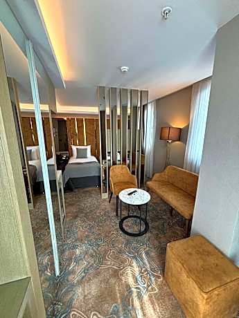 Standard Twin Room with Sea View