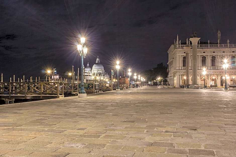 Apostoli Palace
