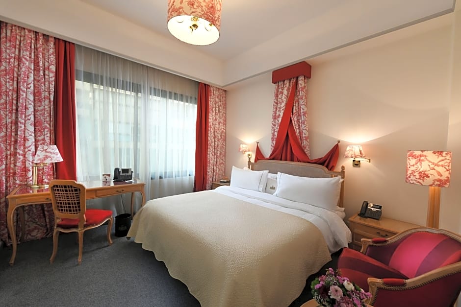 Le Bristol Hotel
