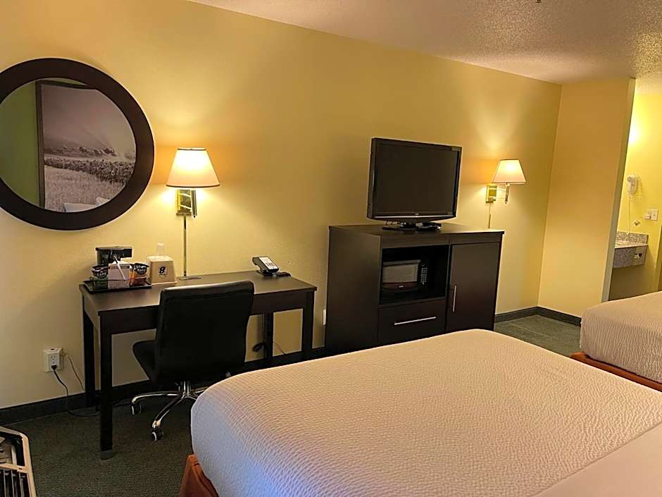 Super 8 by Wyndham Colby