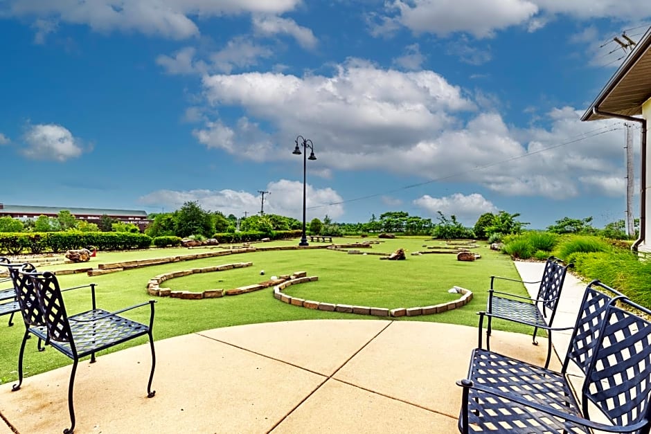 Holiday Inn Express & Suites Tulsa S Broken Arrow Hwy 51 by IHG