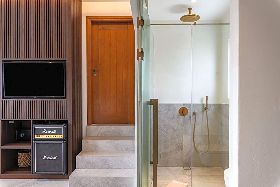 Charisma Hotel and Wellness Club