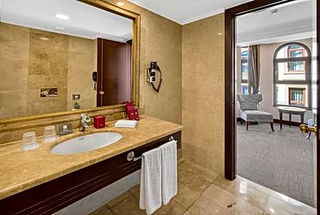 Club Twin Room with Club Lounge Access