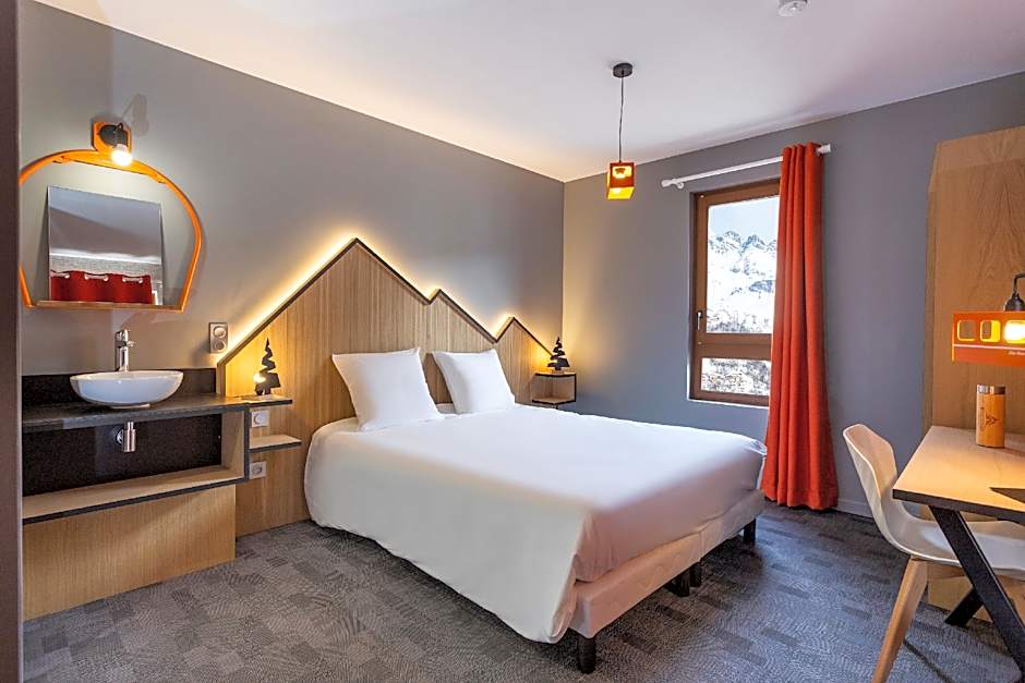 Hotel Base Camp Lodge