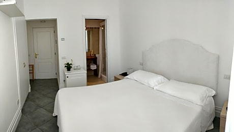 Economy Double Room, 1 Queen Bed