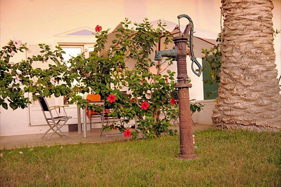 Akrotiri Hotel