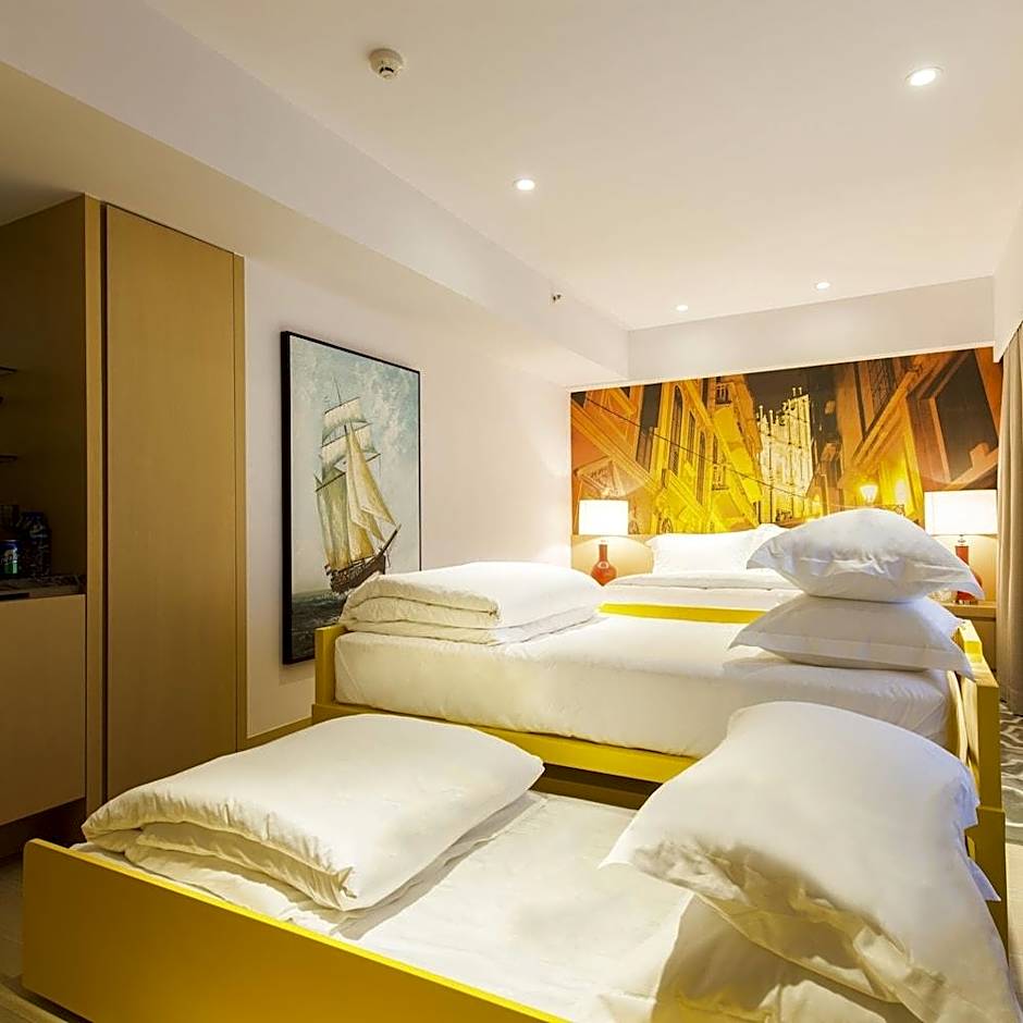 Caravel Hotel