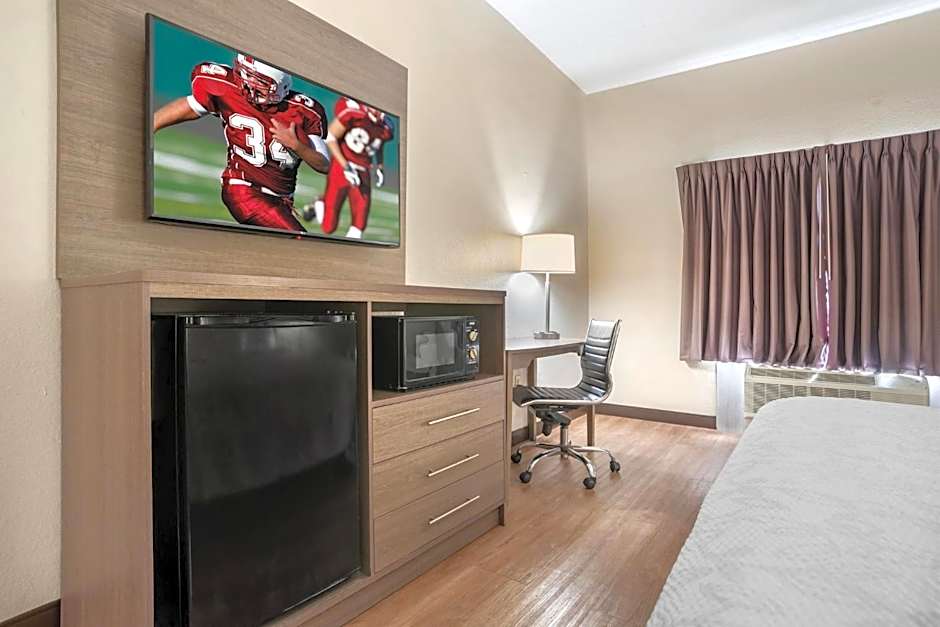 Red Roof PLUS+ & Suites Vicksburg