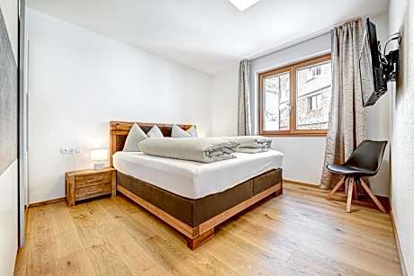 Apartment with Mountain View