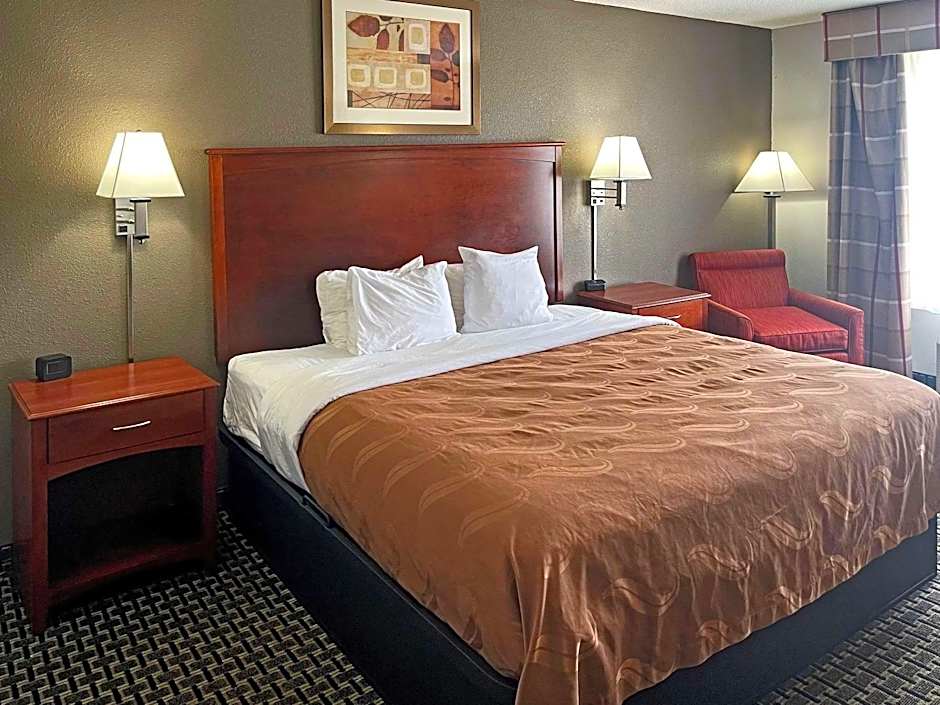 Quality Inn & Suites Cincinnati Sharonville