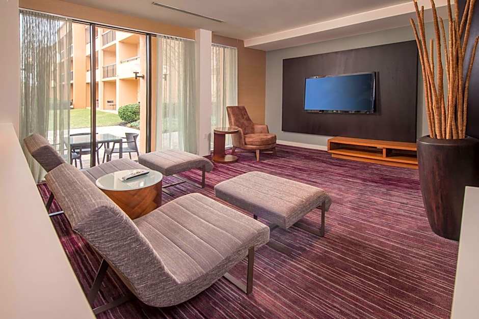 Courtyard by Marriott Fairfax Fair Oaks