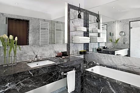 Premium Suite, 2 Bedrooms (Club Lounge Access, Premium Executive) (2 Double Beds)