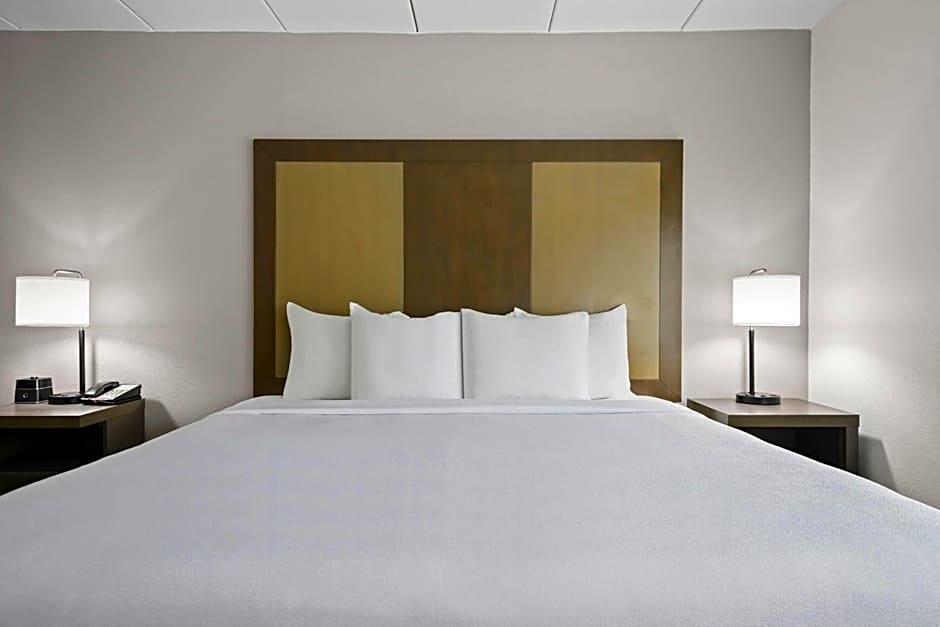 La Quinta Inn & Suites by Wyndham Sturbridge