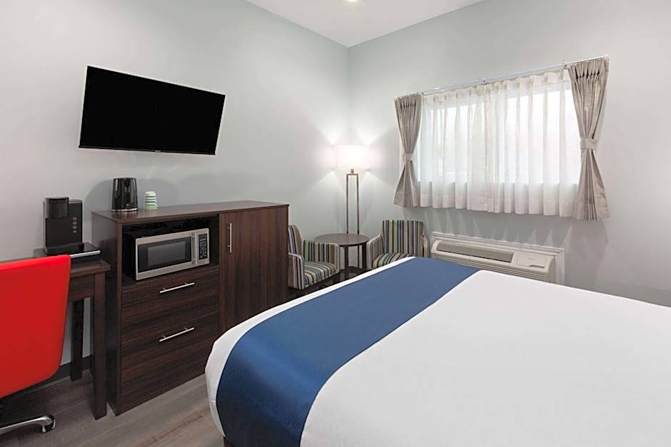 Travelodge by Wyndham Cochrane South