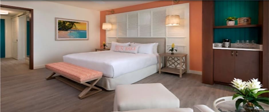 Photo 1 of 1 of Deluxe 1 Bedroom 1 King Bed Suite, Pool View