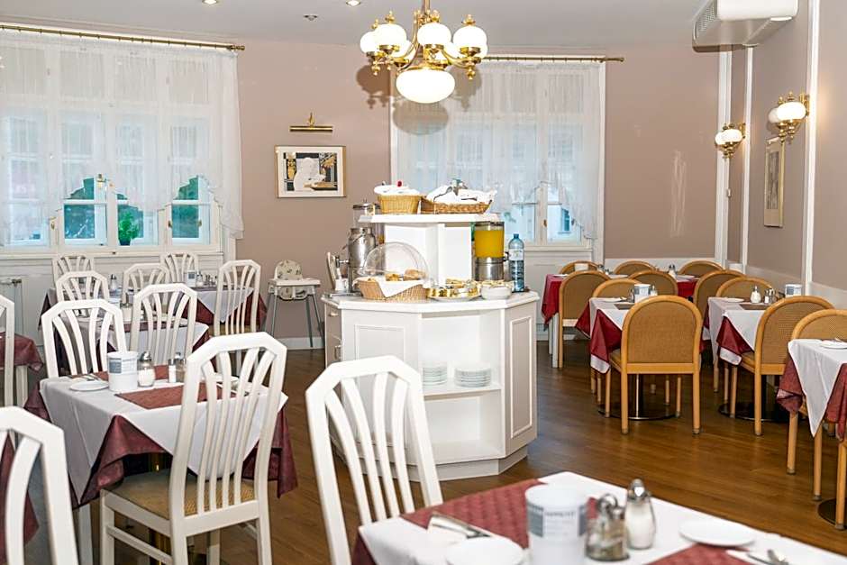 Continental Hotel-Pension