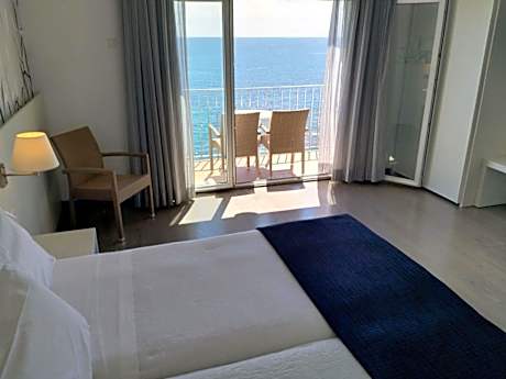 Double or Twin Room with Sea View