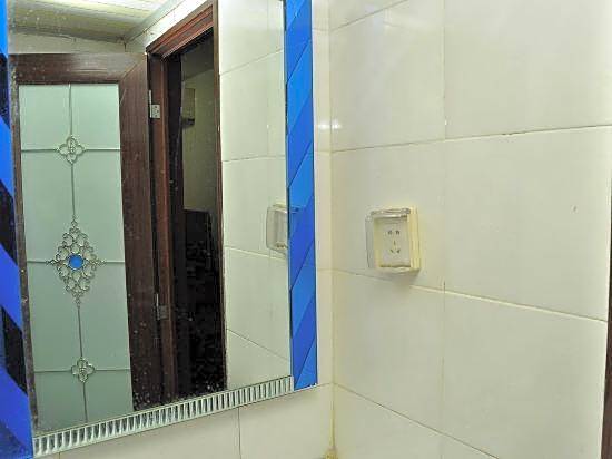 Guangzhou Business Hotel (Shangxiajiu Pedestrian Street Changshou Road Subway Station Branch)