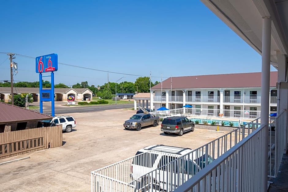 Motel 6-Bryan, TX - University Area