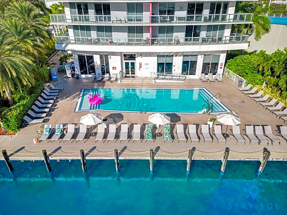 Spectacular View wBalcony Pool