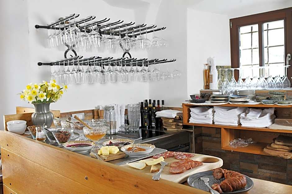 Hiša Linhart, Hotel & Restaurant