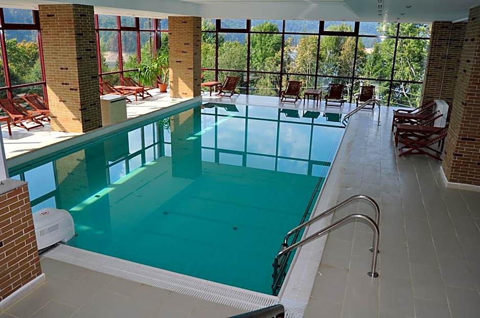 Hotel Valea cu Pesti