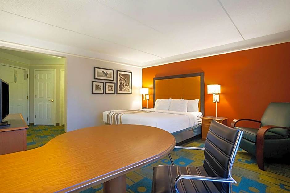 La Quinta Inn & Suites by Wyndham Charlotte Airport South