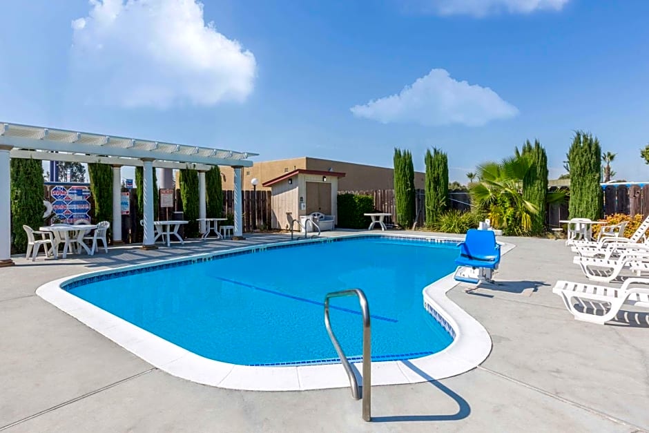 Super 8 by Wyndham Corning