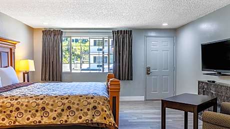 King Room - Disability Access - Non-Smoking