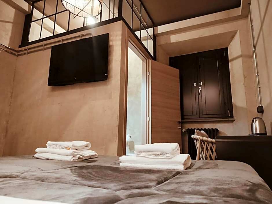 Hotel & Hostel 7