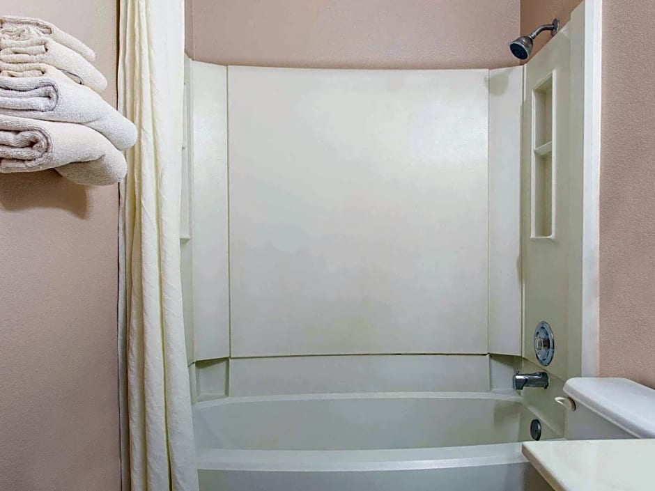 Super 8 by Wyndham Austin MN