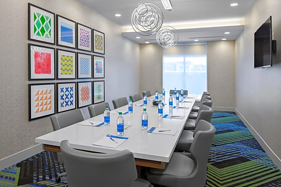 Holiday Inn Express & Suites Lubbock Central - Univ Area by IHG