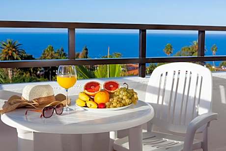 One-Bedroom Apartment with Balcony