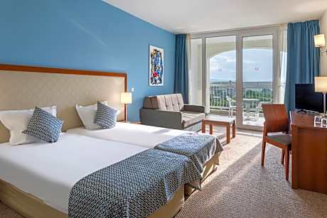 Standard Twin Room with Park View