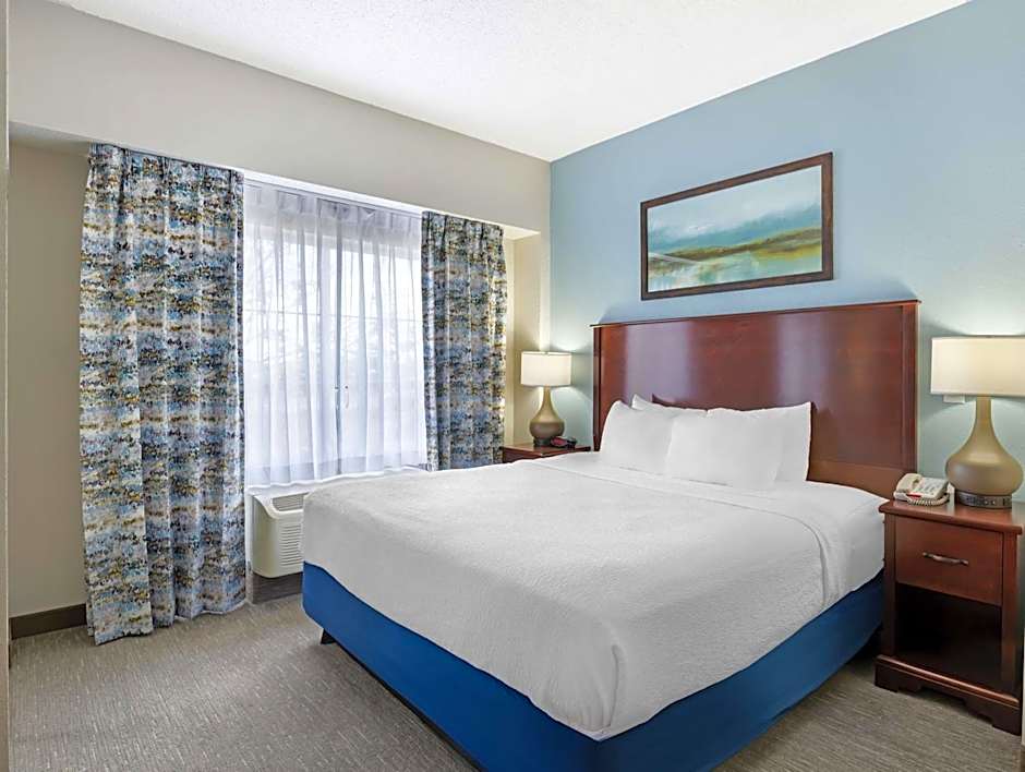 Best Western Plus Crossroads Inn & Suites