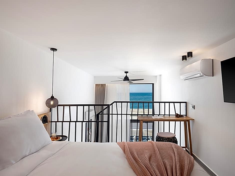 Calla Luxury Seafront Suites