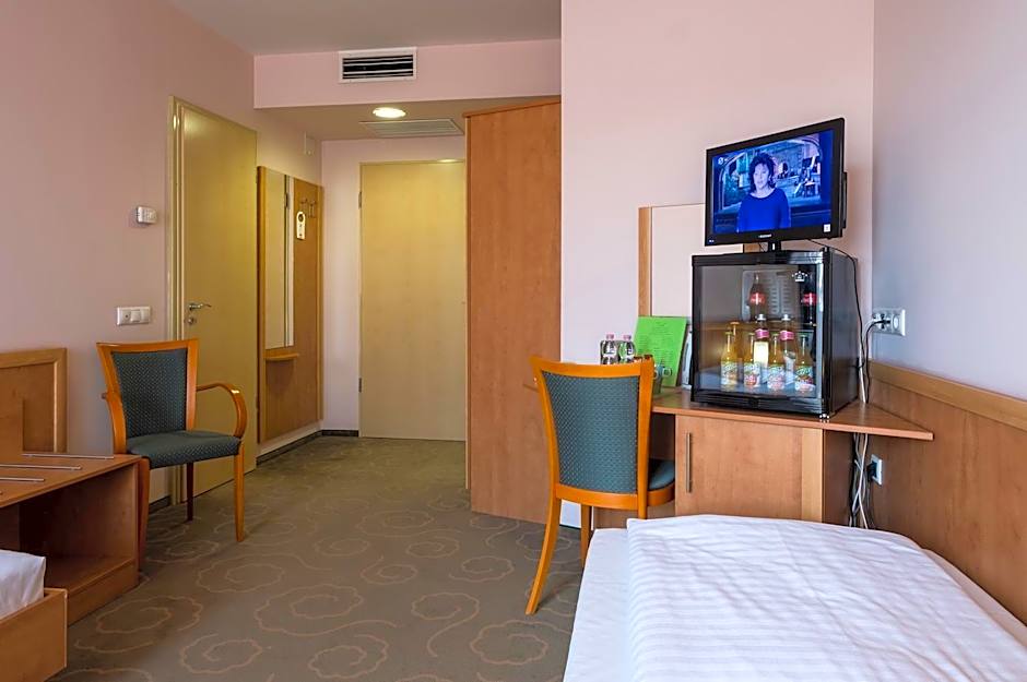 Semiramis Business Hotel