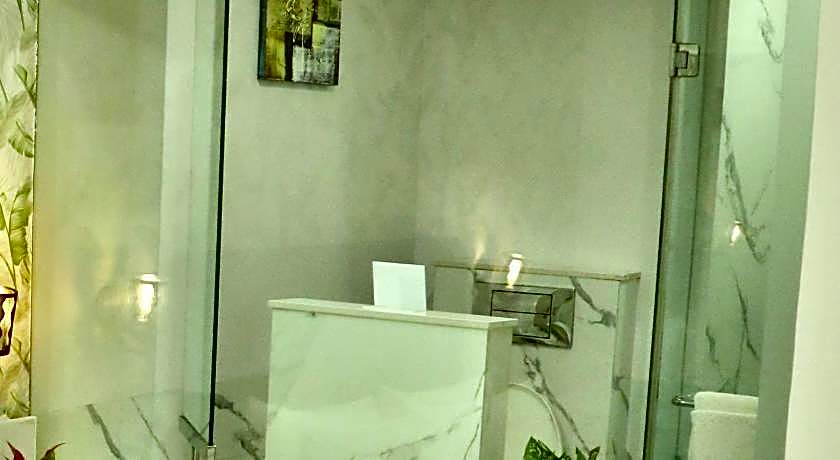 Sarovar Portico Naraina Hotel