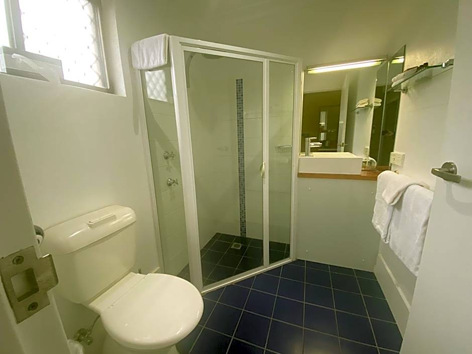 Avaleen Lodge Motor Inn