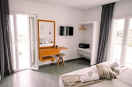 Deluxe Double Room with Side Sea View