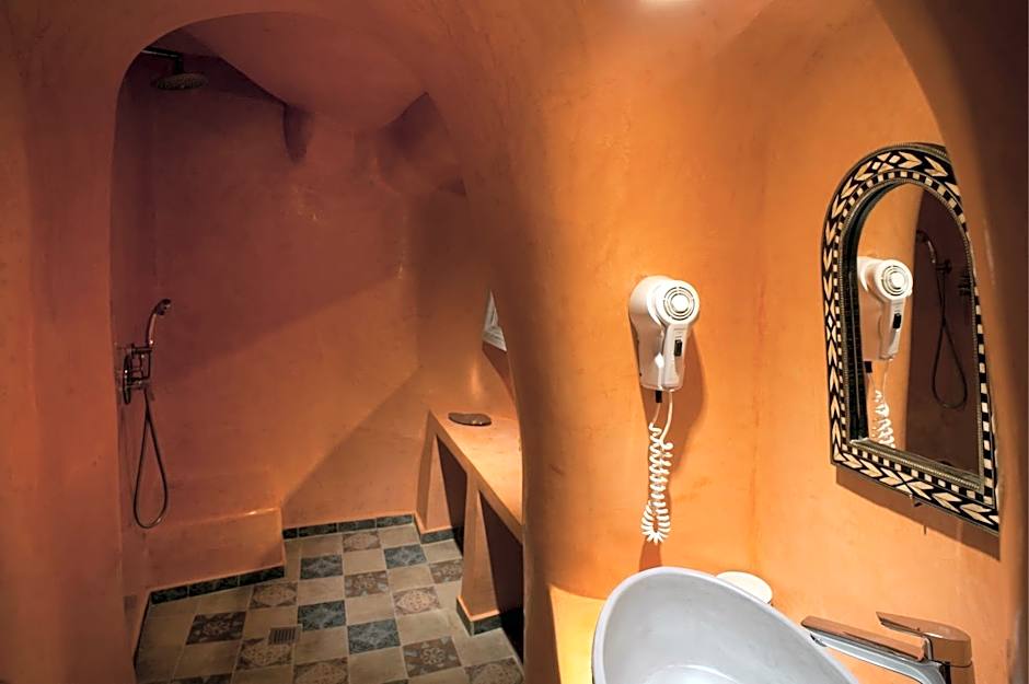 Heliophos Boutique Caves