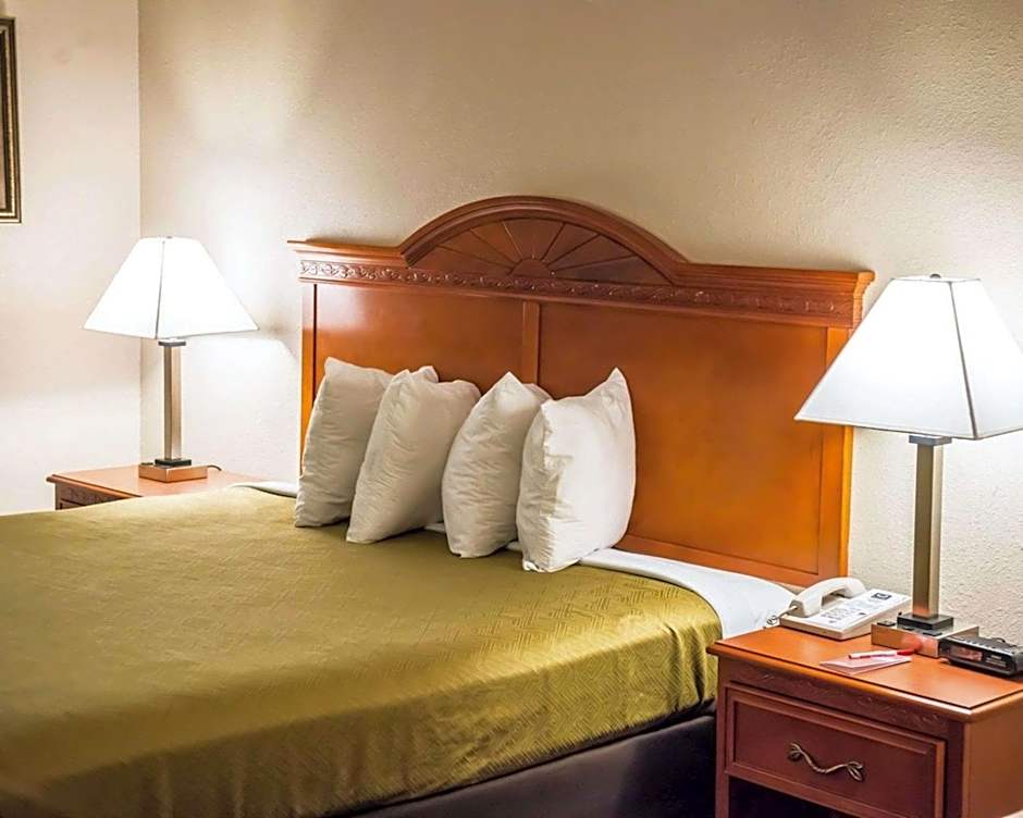 Econo Lodge Panama City