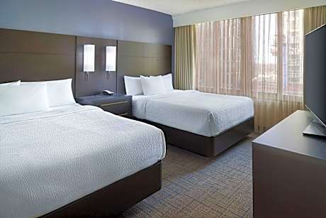 2 Bedroom Suite, Bedroom 1: 1 King, Bedroom 2: 2 Queen, Sofa bed