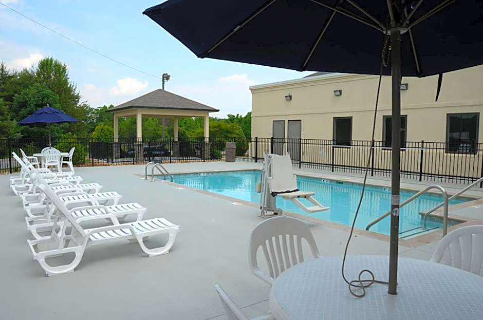 Baymont by Wyndham Clarksville