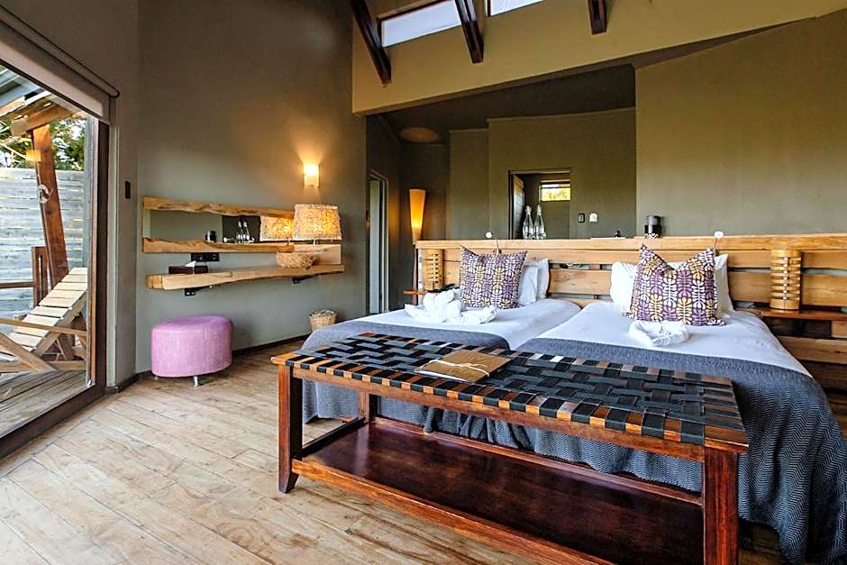 Rhino Ridge Safari Lodge