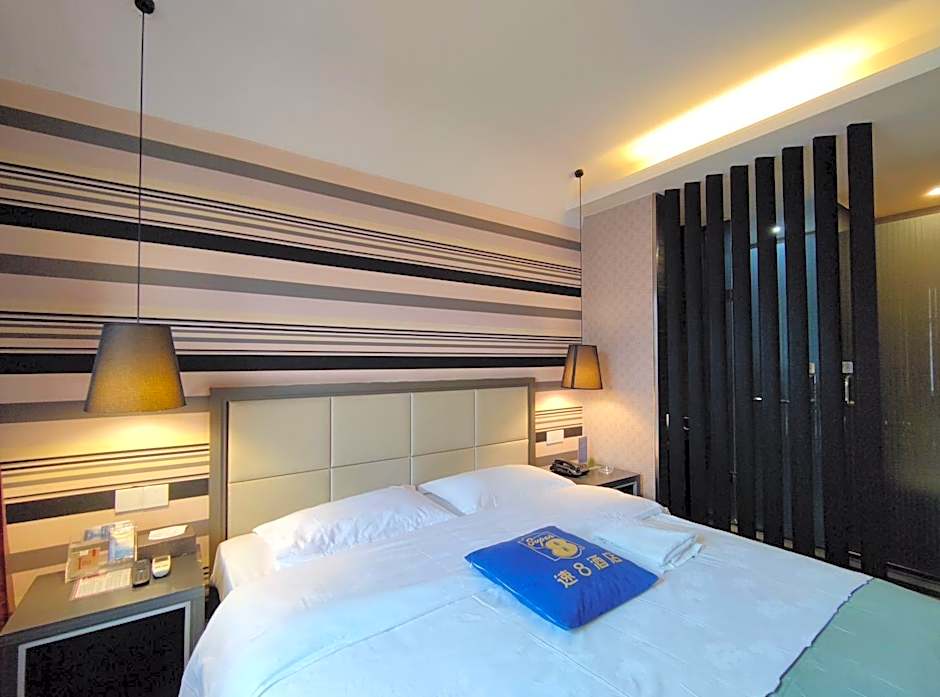 Super 8 Hotel Urumqi Li Yu Shan Lu – Ürümqi