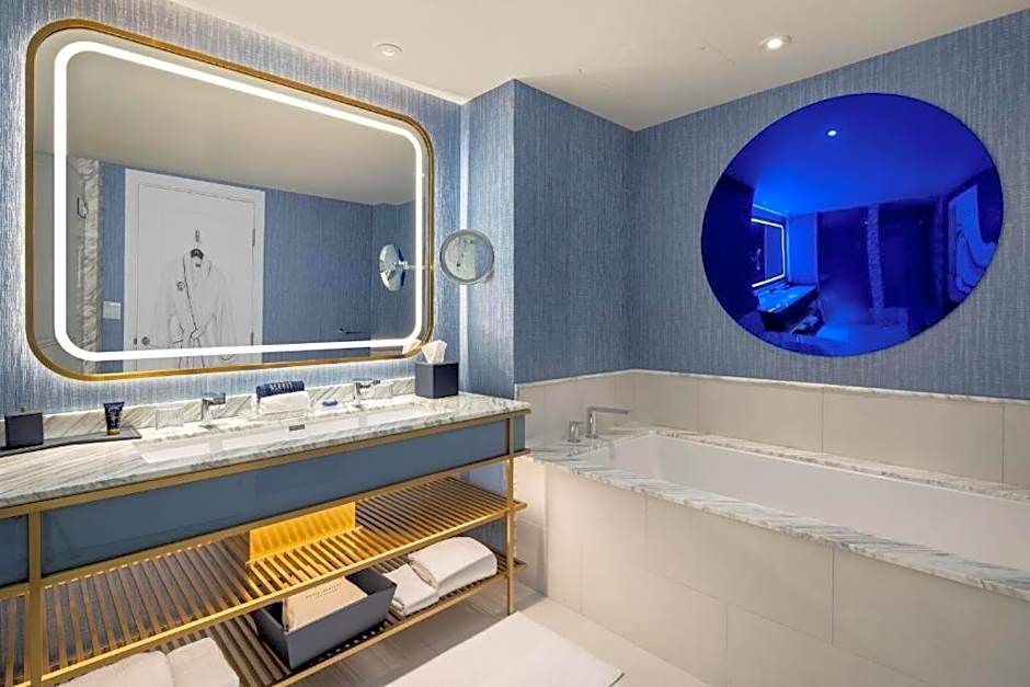 Fontainebleau Las Vegas - MICHELIN Key Award Hotel