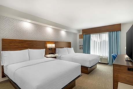 2 Queen Beds Nonsmoking With Bathtub