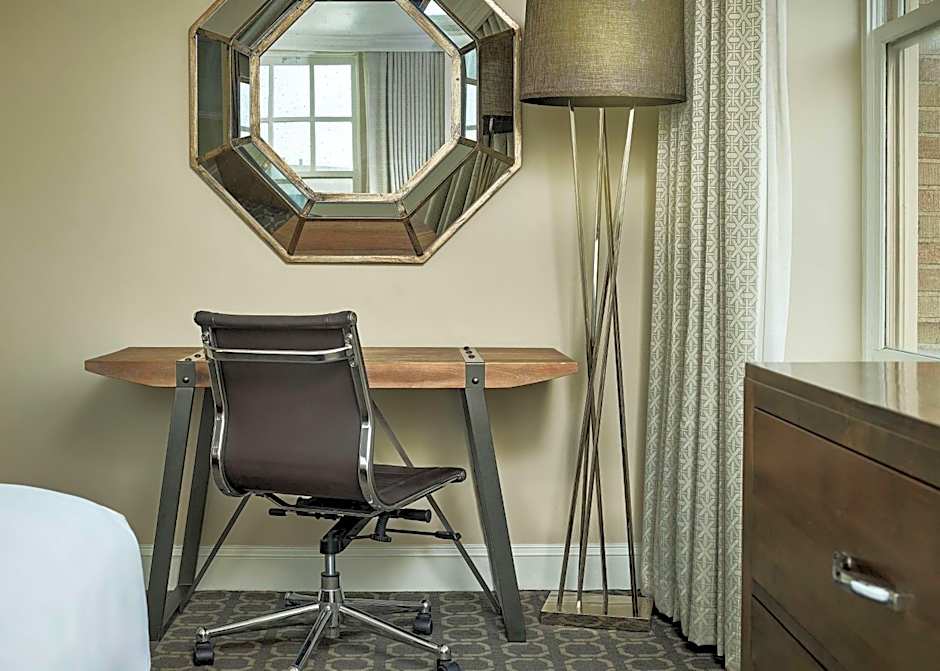 Redmont Hotel Birmingham, Curio Collection by Hilton