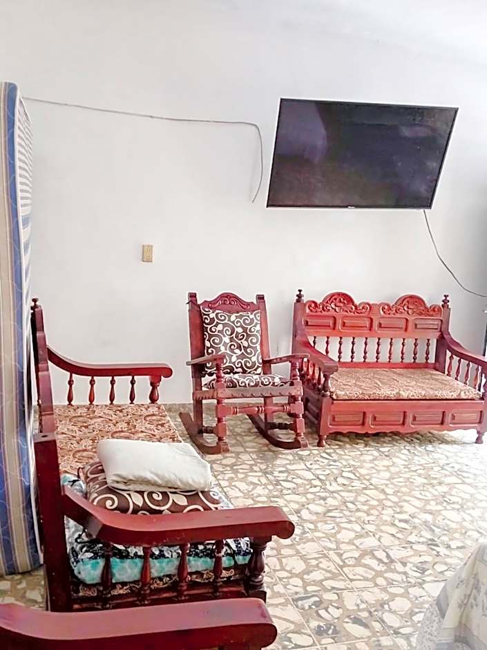 Casa Reforma en Malecón Económica - Excelente Ubicación - 2da Planta